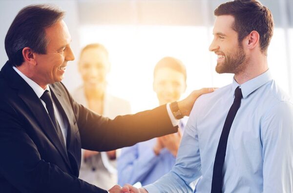 Imagen aparetón de manos en señal de acuerdo