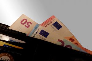 Cartera con billetes